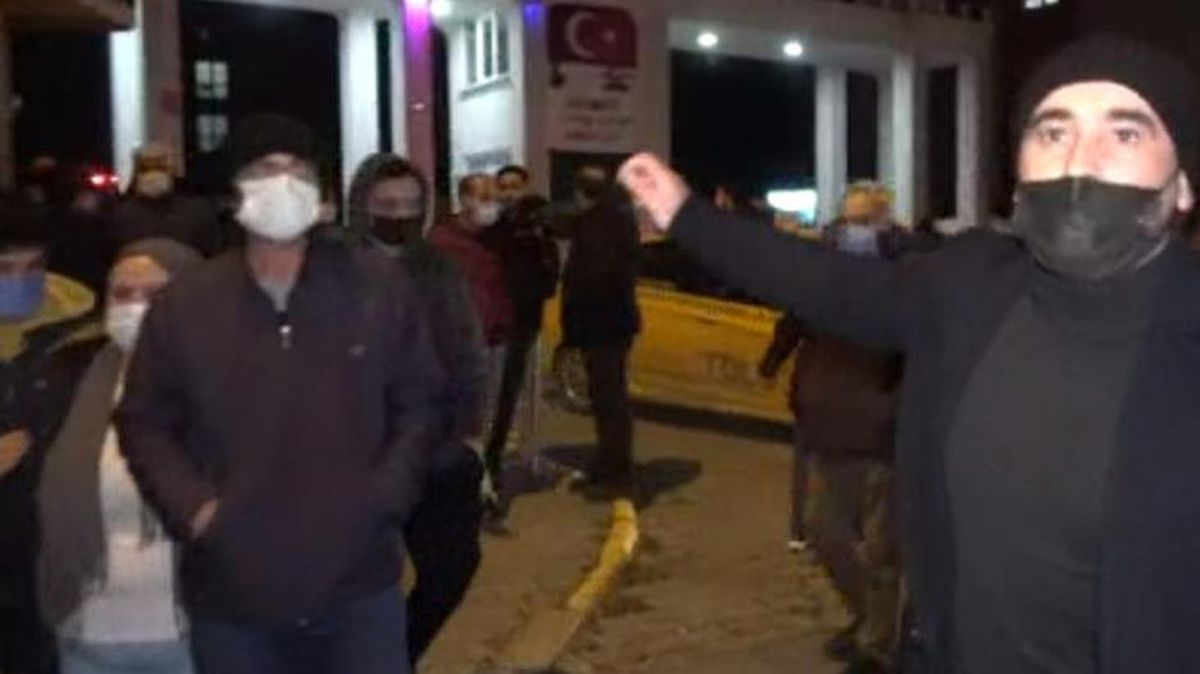 Arnavutköy'deki bir sitenin yönetimi, tadilat için daire başı 6 bin TL isteyince site sakinleri ayaklandı