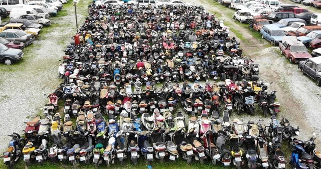 Muğla'da bulunan yediemin otoparklarında binlerce otomobil, motosiklet ve tekne çürümeye terk edildi