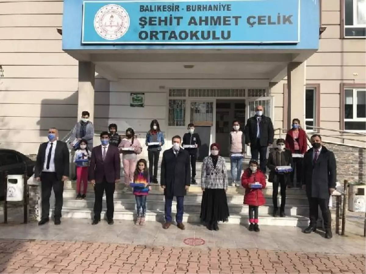 Burhaniyeli öğrencilerin tablet sevinci