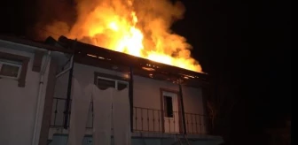 Düzce'de 2 katlı ev alev alev yandı