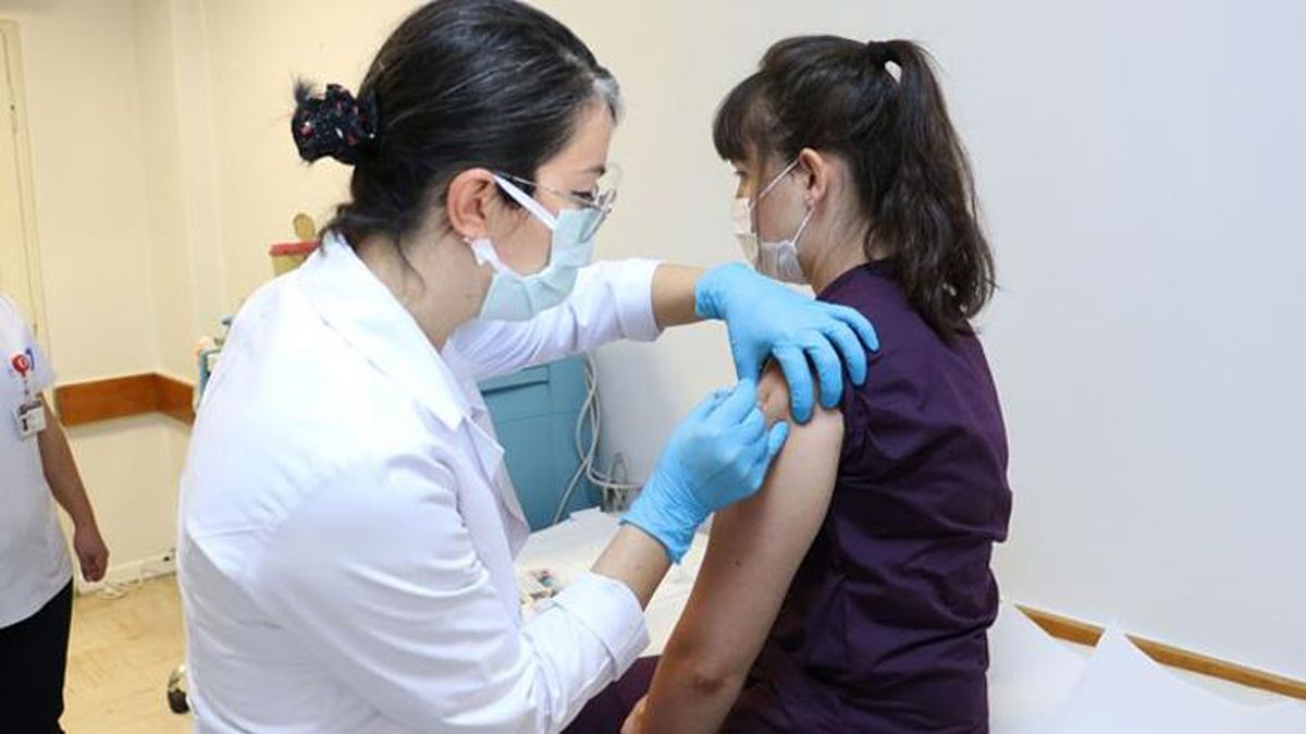 Koronavirüs aşısıyla ilgili gündem yaratacak iddia: Yaptırmayanlara kamu yasağı geliyor