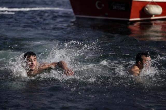 Koronavirüs tedbirleri kapsamında yapılan haç çıkarma ayinine 2 kişi katıldı