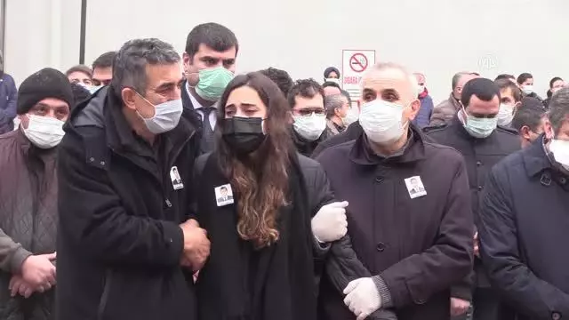 Kovid-19 nedeniyle yaşamını yitiren sağlık çalışanı son yolculuğuna uğurlandı Kovid-19 nedeniyle yaşamını yitiren sağlık çalışanı son yolculuğuna uğurlandı