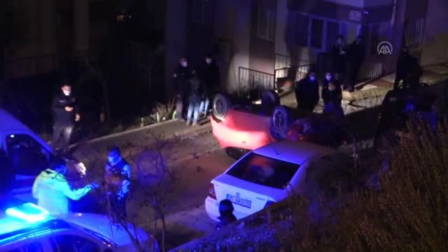 Şarampolden sokağa düşen otomobil hasara neden oldu