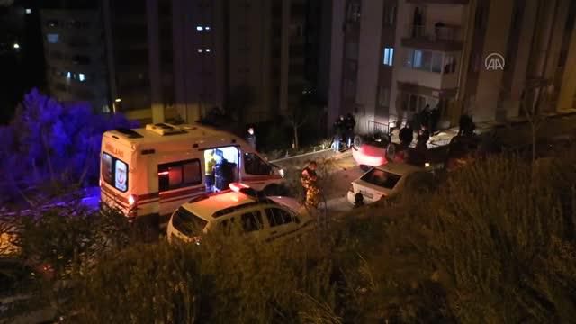 Şarampolden sokağa düşen otomobil hasara neden oldu