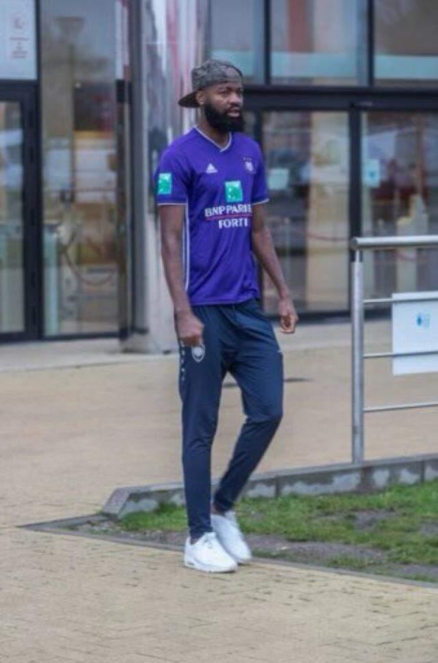 Tesislere Anderlecht formasıyla gelen Antwerp'li Lamkel Ze, idmana alınmadı Tesislere Anderlecht formasıyla gelen Antwerp'li Lamkel Ze, idmana alınmadı