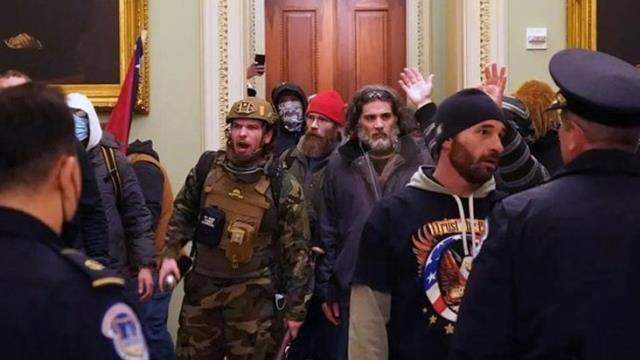 ABD'de darbe mi oldu? ABD darbe girişimi son dakika! Mike Prince darbe girişimi 2021 haberler! ABD kongre binasında son durum ne, kaç kişi öldü?