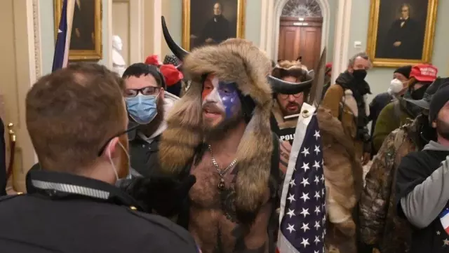 ABD'de kritik gün: Kongre, Trump destekçilerinin protesto çağrıları arasında seçim sonuçlarını tescil etmek için toplanıyor ABD'de kritik gün: Kongre, Trump destekçilerinin protesto çağrıları arasında seçim sonuçlarını tescil etmek için toplanıyor