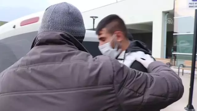 Akaryakıt istasyonundan para çalan kişi tutuklandı Akaryakıt istasyonundan para çalan kişi tutuklandı