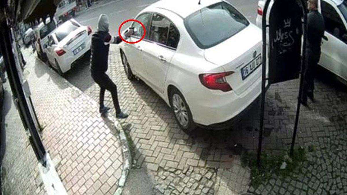 Gizlice gelip husumetlisine dehşeti yaşattı! Silahlı saldırı anı saniye saniye kamerada
