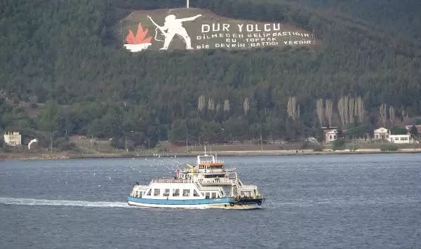 Bozcaada'ya bazı feribot seferleri iptal edildi (3) Bozcaada'ya bazı feribot seferleri iptal edildi (3)