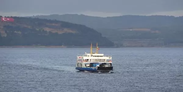 Bozcaada'ya bazı feribot seferleri iptal edildi (3) Bozcaada'ya bazı feribot seferleri iptal edildi (3)