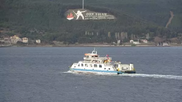 Bozcaada'ya bazı feribot seferleri iptal edildi (3) Bozcaada'ya bazı feribot seferleri iptal edildi (3)