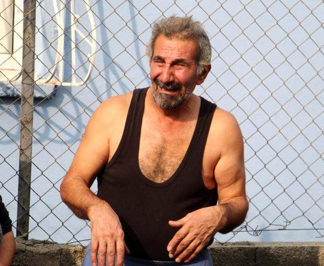 Çakmakla tüpü kontrol eden adam hayatının şokunu yaşadı! Evinin yanışını gözyaşları içinde izledi
