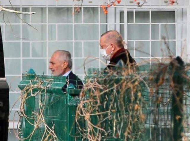 Cumhurbaşkanı Erdoğan, Oğuzhan Asiltürk'ü evinde ziyaret etti