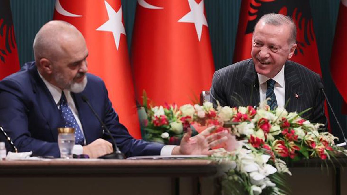 Erdoğan, Arnavutluk'ta Türkiye'nin desteğiyle yapılacak hastane için 'Leblebi, çekirdek' dedi, salonda alkış tufanı koptu