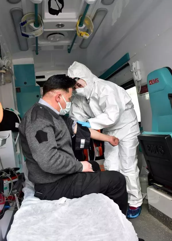 Koronavirüsü yenen sağlıkçıdan 'Sevdiklerinizi kaybetmemek için koronavirüsü ciddiye alın' çağrısı Koronavirüsü yenen sağlıkçıdan 'Sevdiklerinizi kaybetmemek için koronavirüsü ciddiye alın' çağrısı