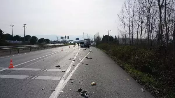 Minibüs ile TIR çarpıştı; genç motosiklet yarışçısı yaralandı
