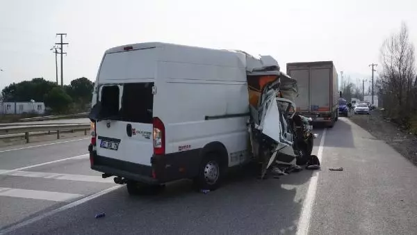 Minibüs ile TIR çarpıştı; genç motosiklet yarışçısı yaralandı