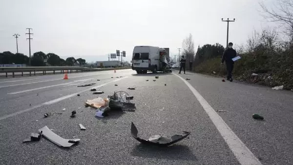 Minibüs ile TIR çarpıştı; genç motosiklet yarışçısı yaralandı