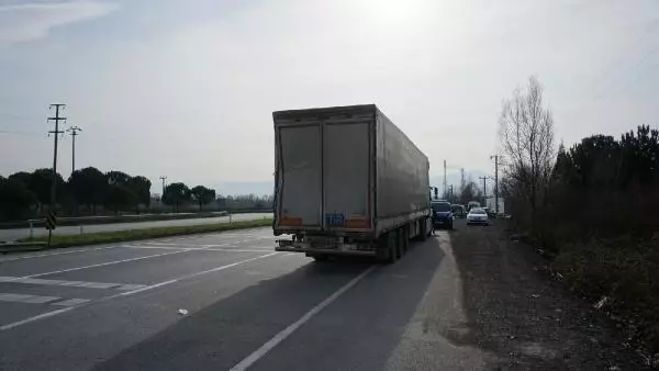 Minibüs ile TIR çarpıştı; genç motosiklet yarışçısı yaralandı