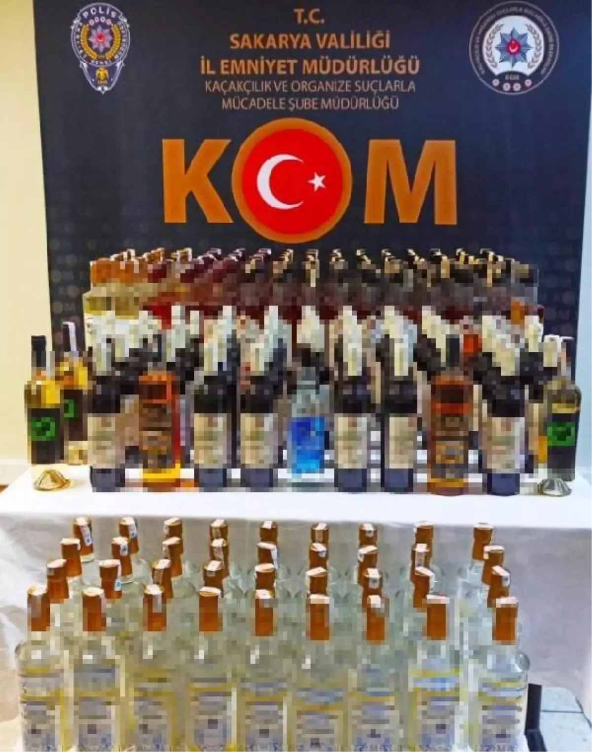 Sakarya'da 205 şişe gümrük kaçağı içki ele geçirildi