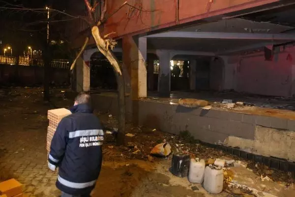 Önce apar topar evlerinden oldular, ardından eşyaları çalındı! Boş binalardaki tehlike mahalleliyi canından bezdirdi