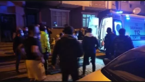Komşuların 'ceviz kırma' kavgası kanlı bitti! Katili, komşuların lincinden polis kurtardı Komşuların 'ceviz kırma' kavgası kanlı bitti! Katili, komşuların lincinden polis kurtardı