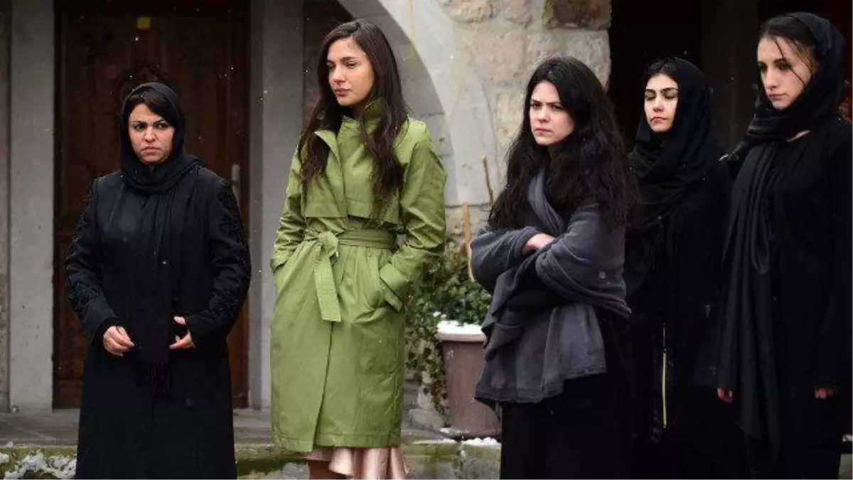 Zümrüdüanka dizisi bitiyor mu? Zümrüdüanka hangi gün, saat kaçta? Zümrüdüanka oyuncuları kimler?