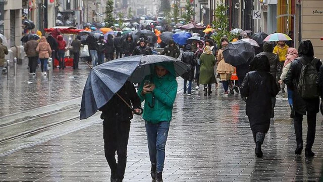 AKOM uyardı: Bu akşamdan itibaren İstanbulluları hem fırtına hem sağanak yağış bekliyor