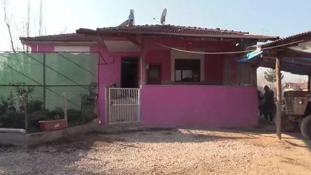 Anneleri rahatsızlanan ikiz buzağılar 'Fındık' ve 'Fıstık' evde misafir ediliyor Anneleri rahatsızlanan ikiz buzağılar 'Fındık' ve 'Fıstık' evde misafir ediliyor