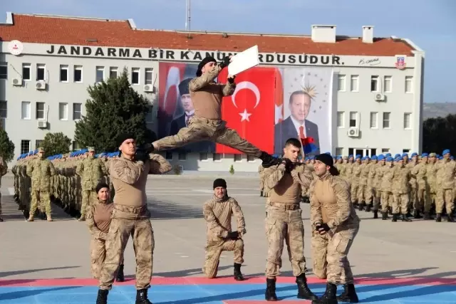 Son dakika: Jandarma uzman erbaşlar terörle mücadele için yemin etti (2) Son dakika: Jandarma uzman erbaşlar terörle mücadele için yemin etti (2)