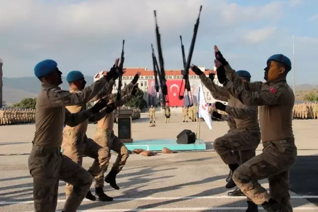 Son dakika: Jandarma uzman erbaşlar terörle mücadele için yemin etti (2) Son dakika: Jandarma uzman erbaşlar terörle mücadele için yemin etti (2)
