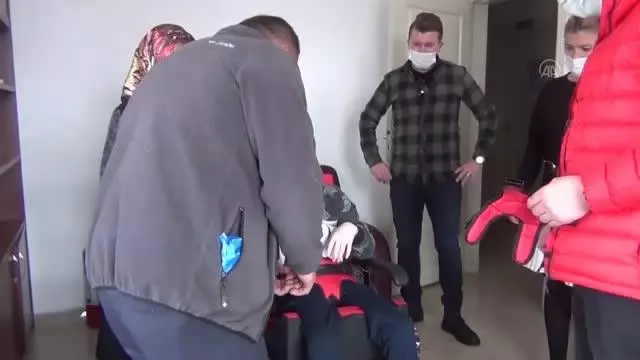 Beypazarı Kent Konseyinden engelli çocuğu tekerlekli sandalye Beypazarı Kent Konseyinden engelli çocuğu tekerlekli sandalye