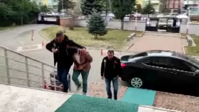Bıçakla tehdit ettiği kadının parasını gasbeden şüpheli tutuklandı Bıçakla tehdit ettiği kadının parasını gasbeden şüpheli tutuklandı