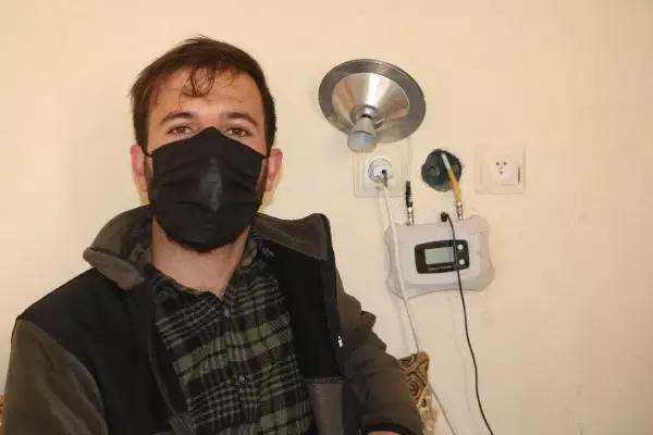 Hakkarili genç, köyde telefon çekmeyince çanak anten ve metal siniden 'baz istasyonu' yaptı Hakkarili genç, köyde telefon çekmeyince çanak anten ve metal siniden 'baz istasyonu' yaptı