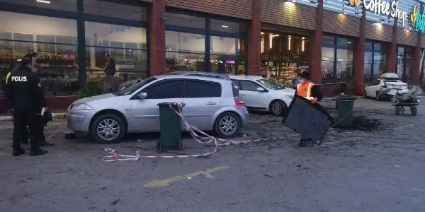 Son dakika haber: Eşine 'Bugün ikimiz de öleceğiz' deyip, cipi dinlenme tesisine sürdü: 1 ölü, 8 yaralı (2) Yeniden Son dakika haber: Eşine 'Bugün ikimiz de öleceğiz' deyip, cipi dinlenme tesisine sürdü: 1 ölü, 8 yaralı (2) Yeniden