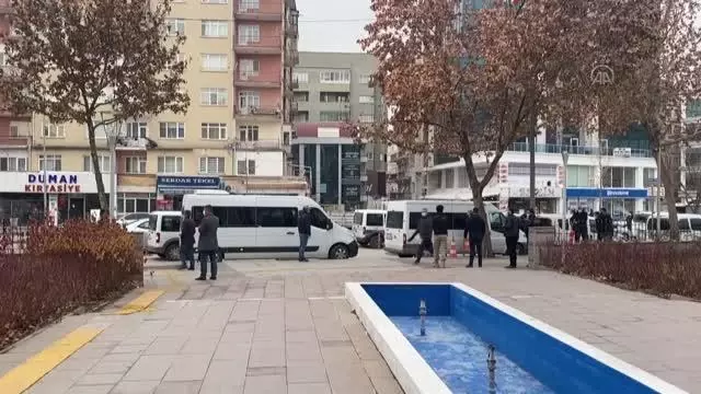 DEAŞ operasyonunda yakalanan 24 şüpheli adliyeye sevk edildi DEAŞ operasyonunda yakalanan 24 şüpheli adliyeye sevk edildi
