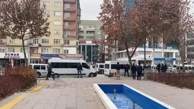 DEAŞ operasyonunda yakalanan 24 şüpheli adliyeye sevk edildi DEAŞ operasyonunda yakalanan 24 şüpheli adliyeye sevk edildi