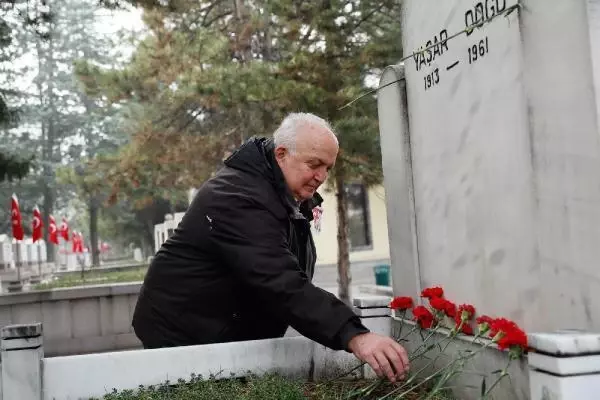 Efsane güreşçi Yaşar Doğu kabri başında anıldı Efsane güreşçi Yaşar Doğu kabri başında anıldı