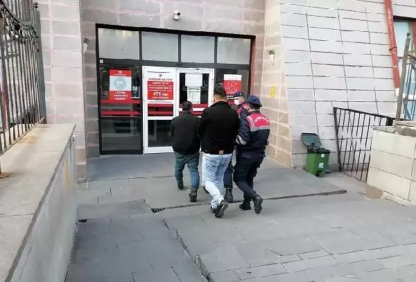 Eskişehir'de otomobilde bulunan uyuşturucuya 2 tutuklama Eskişehir'de otomobilde bulunan uyuşturucuya 2 tutuklama