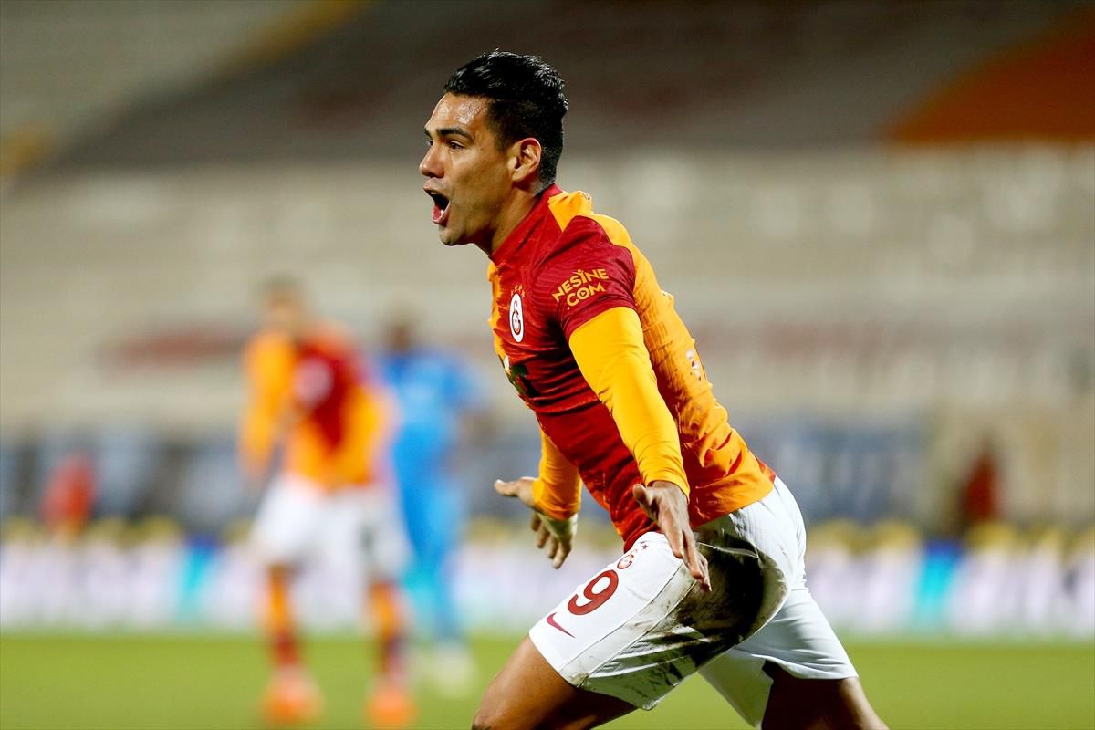 Falcao, Galatasaray'dan ayrılmak için ileriye dönük tüm alacaklarını talep etti