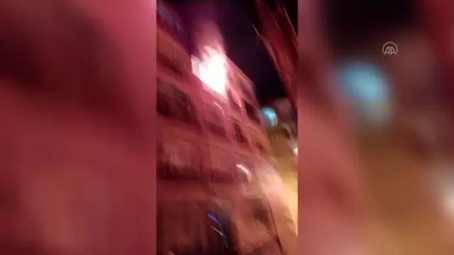 Fatih'te bir apartman dairesinde çıkan yangın söndürüldü Fatih'te bir apartman dairesinde çıkan yangın söndürüldü