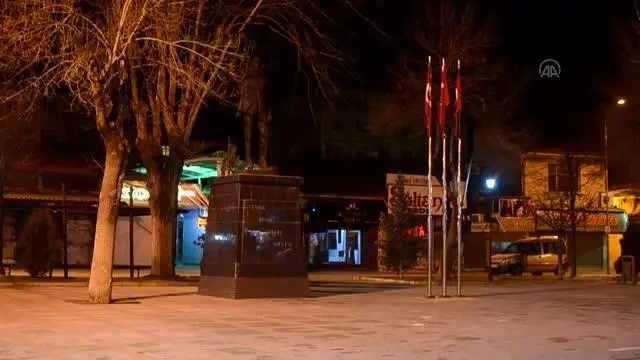 Doğu Marmara ve Batı Karadeniz'de kısıtlamanın başlamasıyla sokaklar boşaldı Doğu Marmara ve Batı Karadeniz'de kısıtlamanın başlamasıyla sokaklar boşaldı