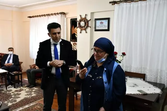 Son dakika haberleri: İçişleri Bakanı Soylu, şehit öğretmen Şenay Aybüke Yalçın'ın ailesiyle görüştü Son dakika haberleri: İçişleri Bakanı Soylu, şehit öğretmen Şenay Aybüke Yalçın'ın ailesiyle görüştü