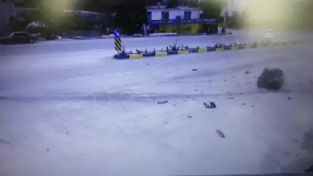 Son dakika haberi | İki otomobil çarpıştı: 2 ölü, 3 yaralı Son dakika haberi | İki otomobil çarpıştı: 2 ölü, 3 yaralı