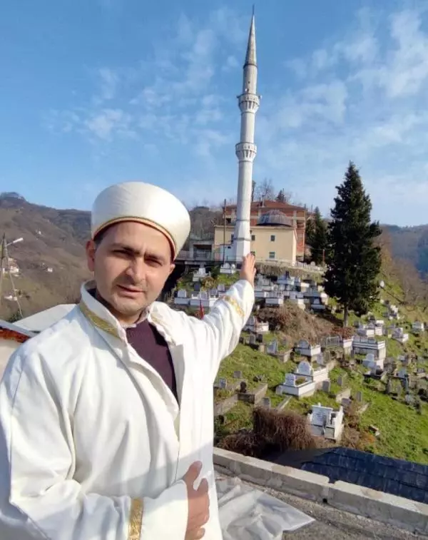 İmam, cami minaresini boyayabilmek için dağcılık eğitimi aldı İmam, cami minaresini boyayabilmek için dağcılık eğitimi aldı