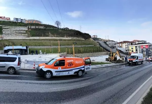 İş makinesiyle kazı sırasında doğalgaz borusu patladı İş makinesiyle kazı sırasında doğalgaz borusu patladı