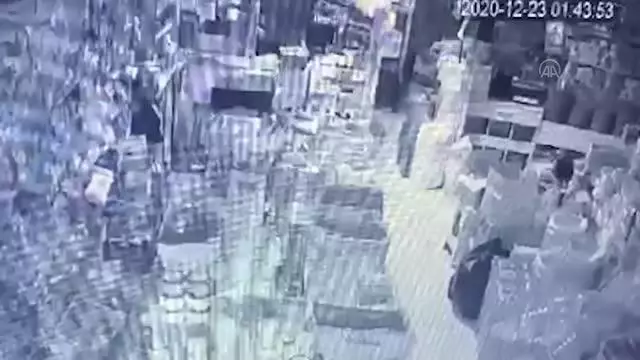 İş yerlerinden hırsızlık yapan zanlı tutuklandı İş yerlerinden hırsızlık yapan zanlı tutuklandı