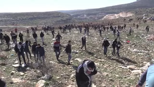 İsrail güçleri Batı Şeria'da 5 Filistinliyi yaraladı İsrail güçleri Batı Şeria'da 5 Filistinliyi yaraladı